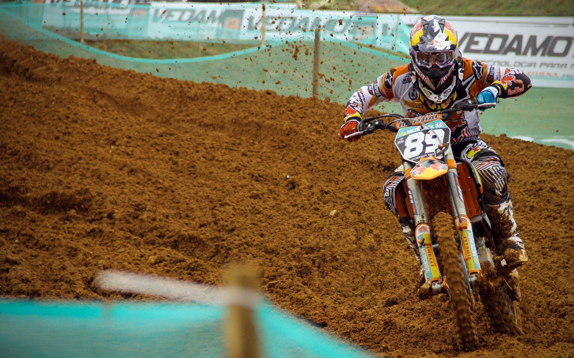 坎塞洛公开示好盼回归诺坎普,巴萨高层审慎评估转会风险