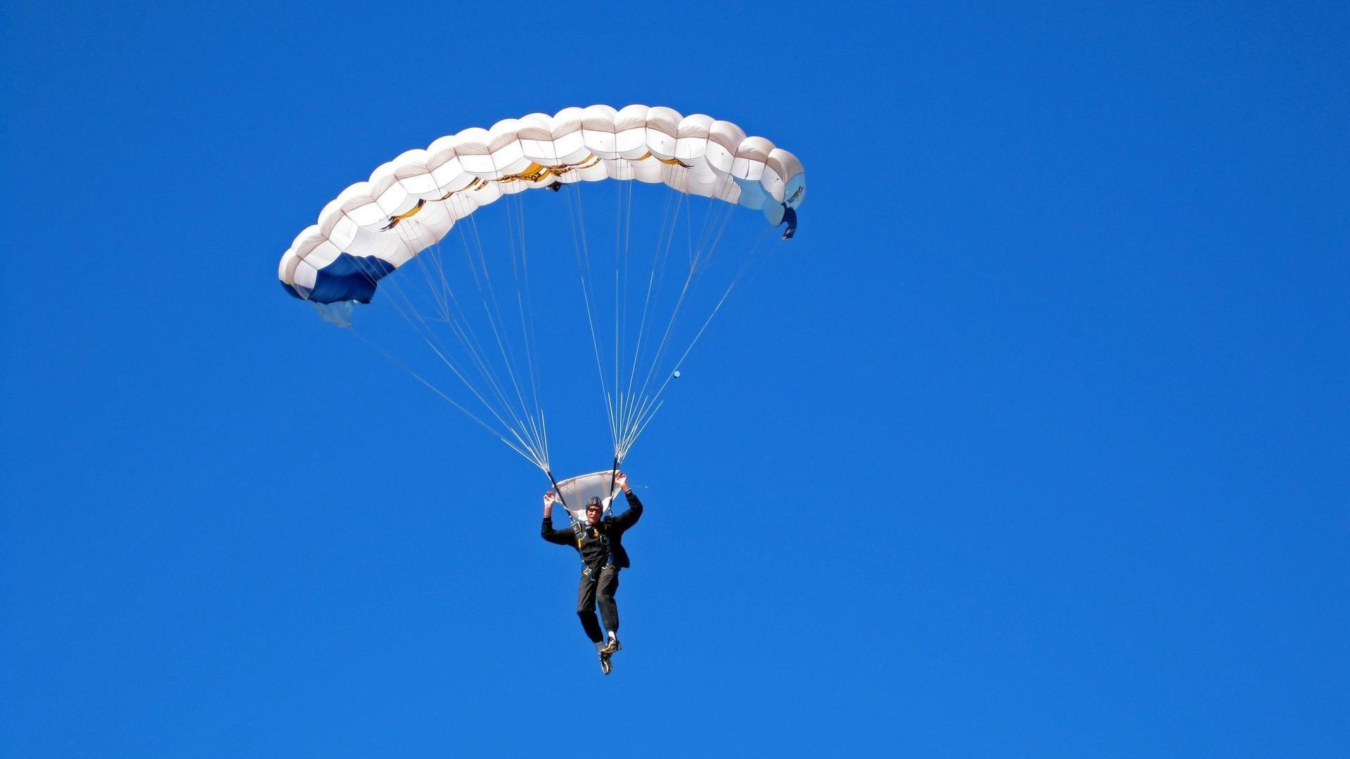 NBA数据外的生存者，场均2分的他，如何赚走4700万并征战12年？